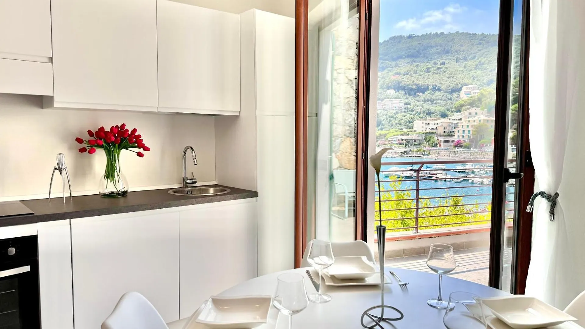 Mirage Rooms & Apartments Πόρτο Βένερε 0*,  Ιταλία